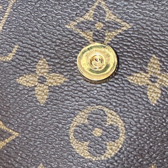 Louis Vuitton pouch - Picture 4 of 9